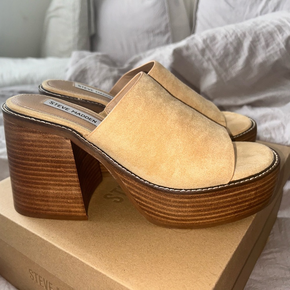 Tan clogs
